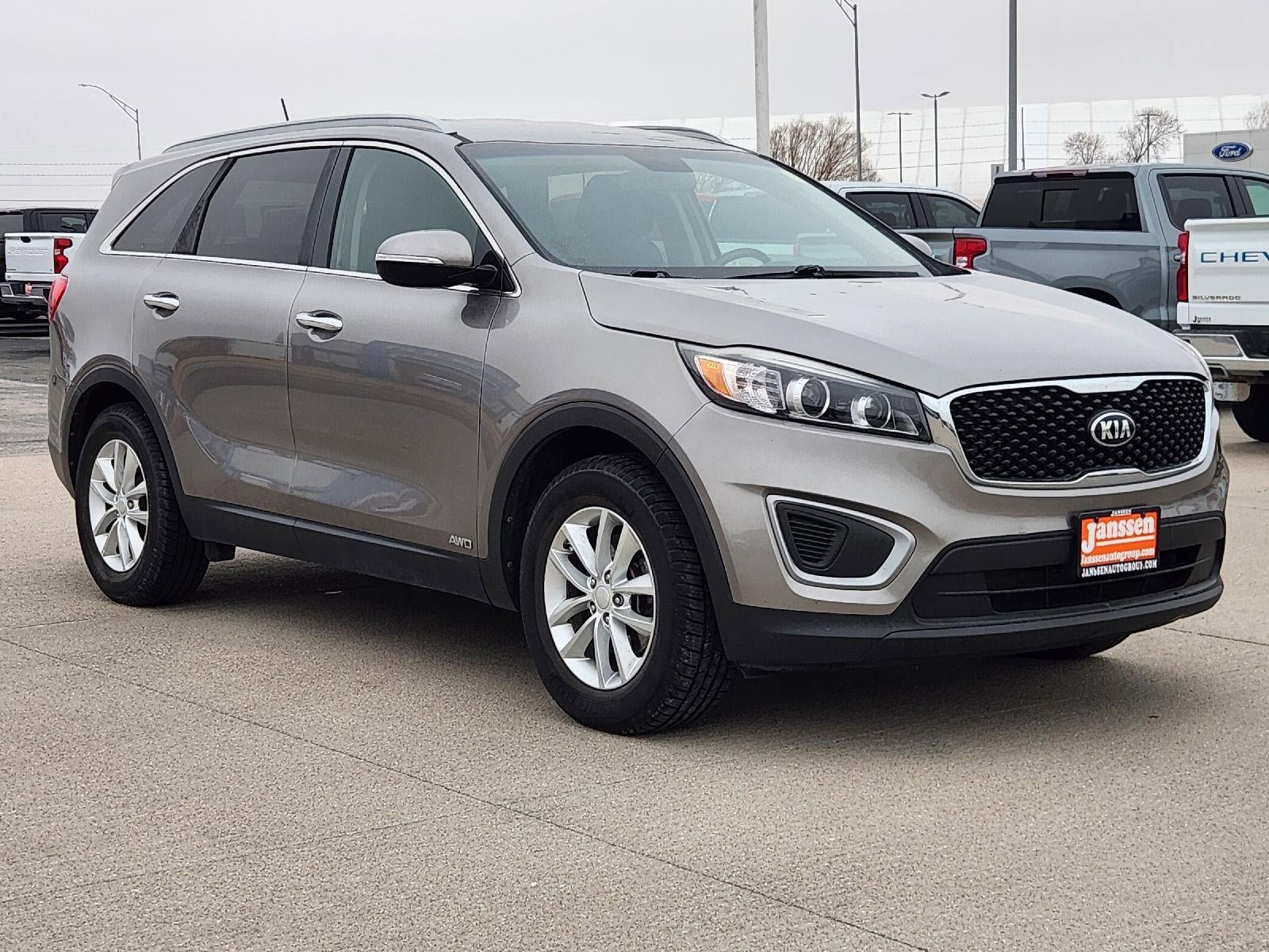 Used 2016 Kia Sorento LX AWD/4WD image 4
