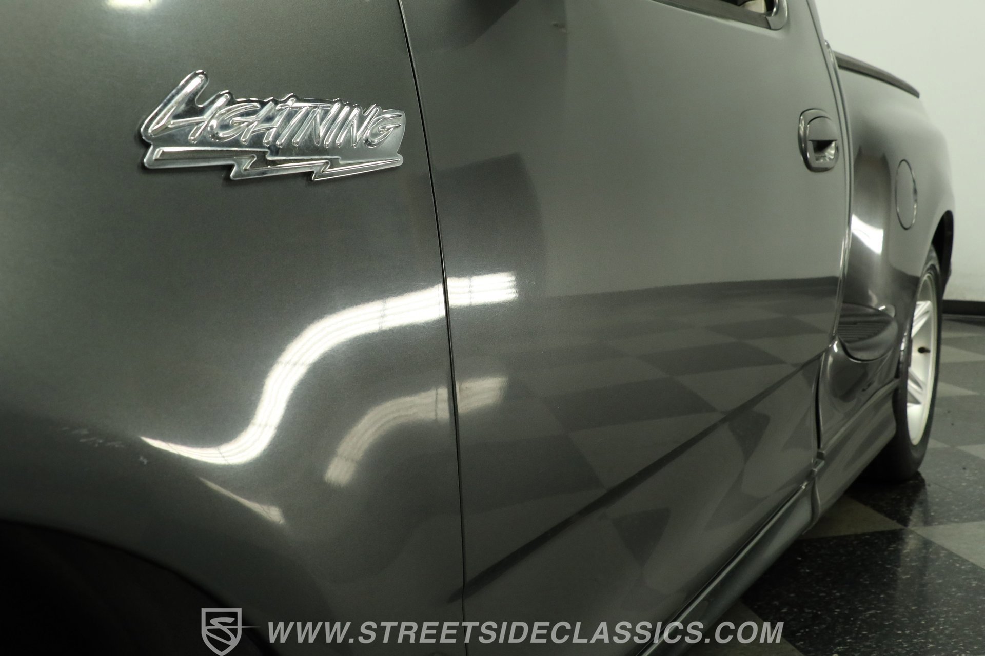 Used 2003 Ford F150 Lightning RWD image 22