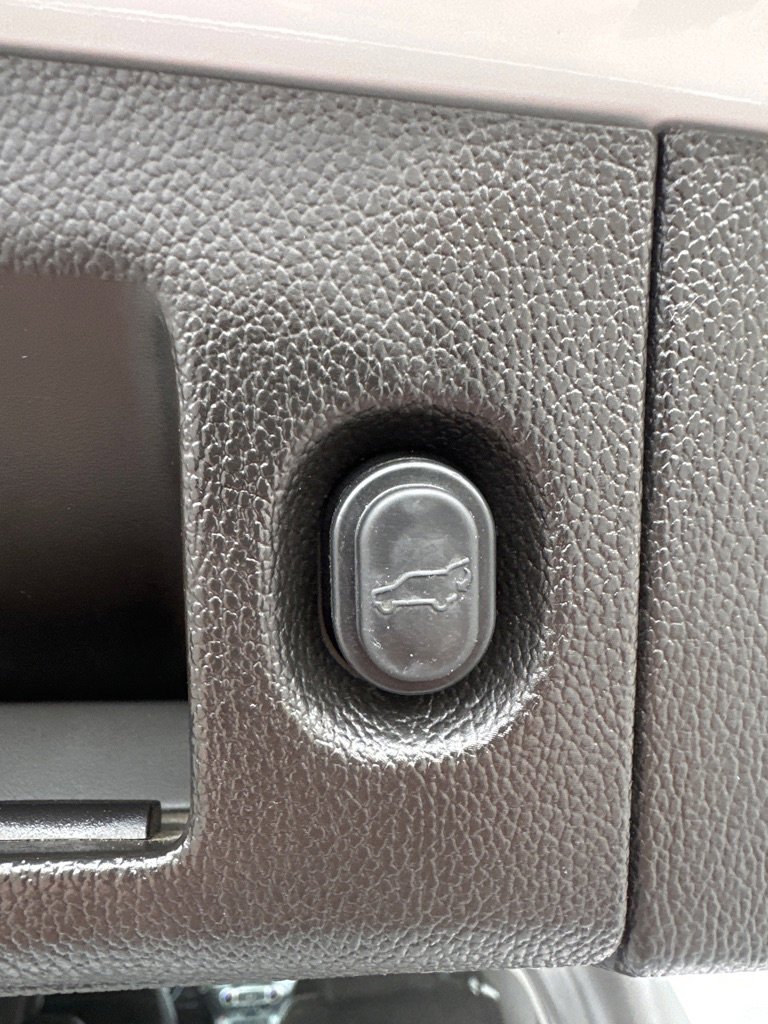 Used 2015 Chevrolet Tahoe LT image 34