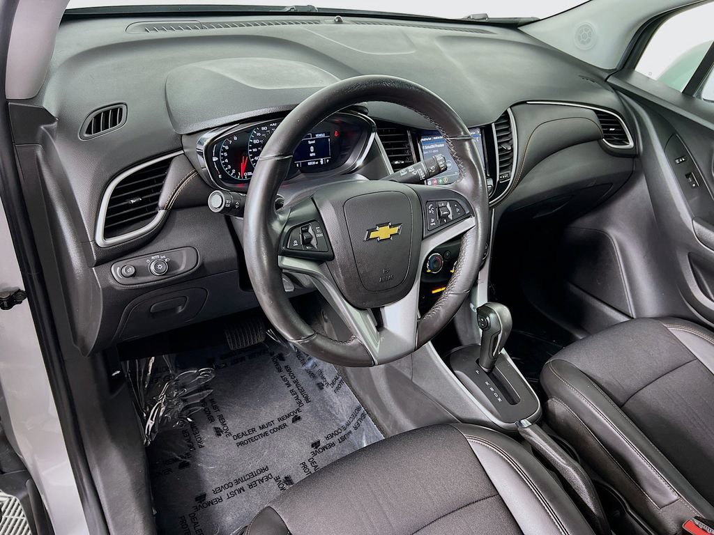Used 2022 Chevrolet Trax LT w/ Driver Confidence Package AWD/4WD image 9