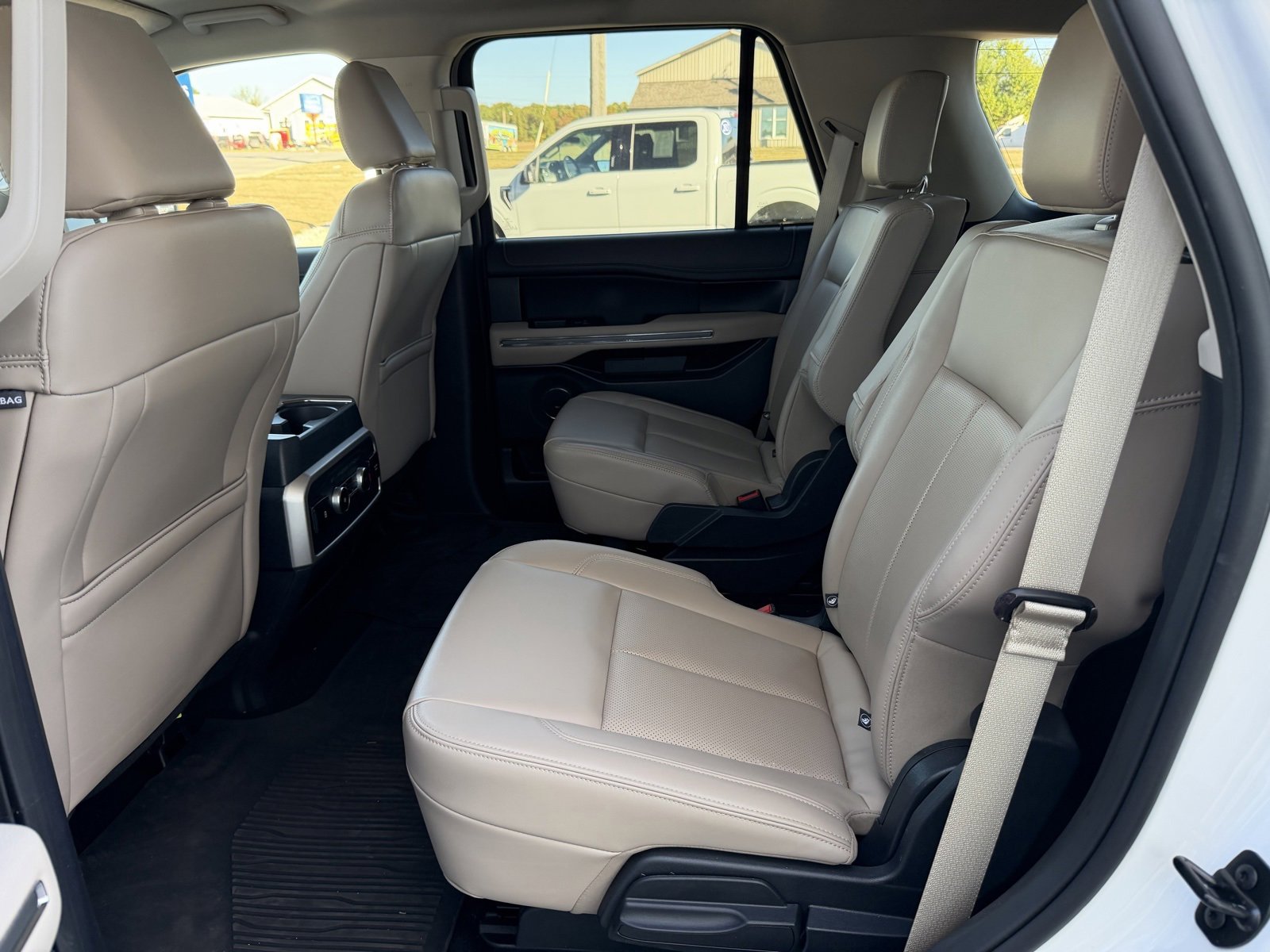 Used 2024 Ford Expedition XLT image 13