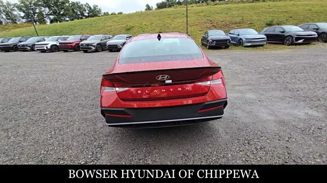 Used 2025 Hyundai Elantra Sport image 5