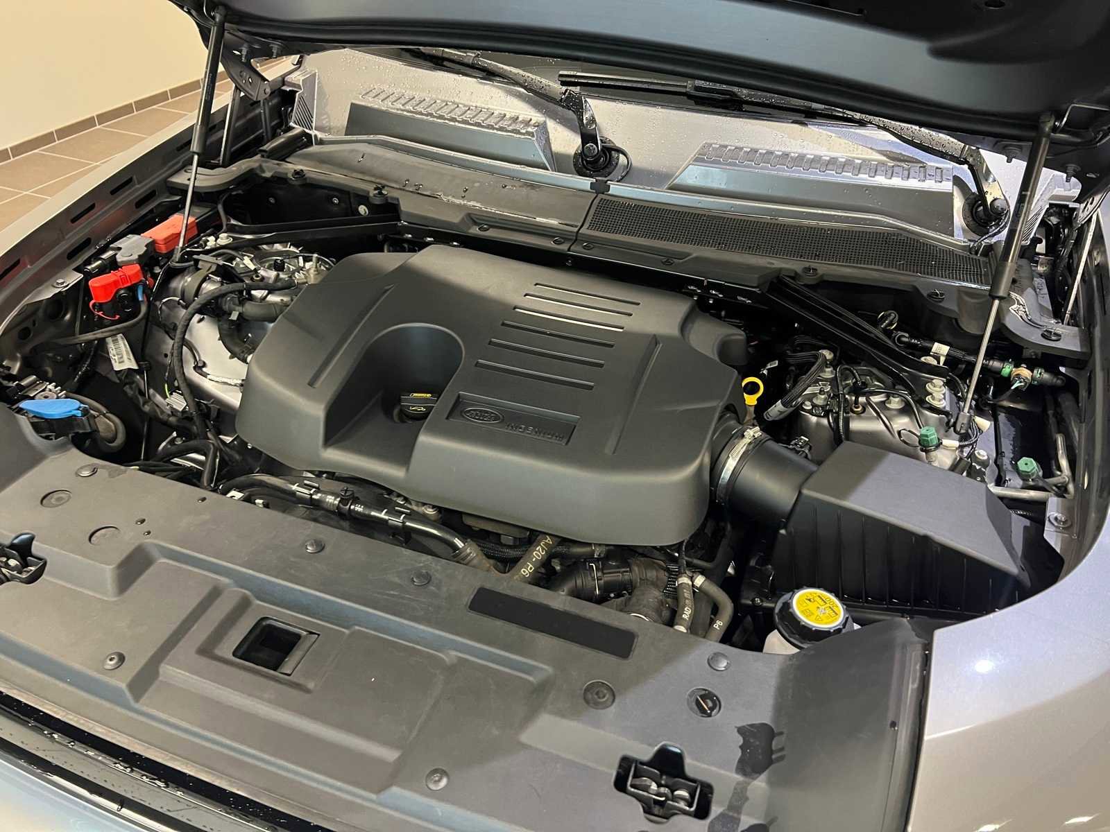 Used 2020 Land Rover Defender 110 SE image 9