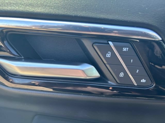 Used 2025 Chevrolet Tahoe Z71 AWD/4WD image 13