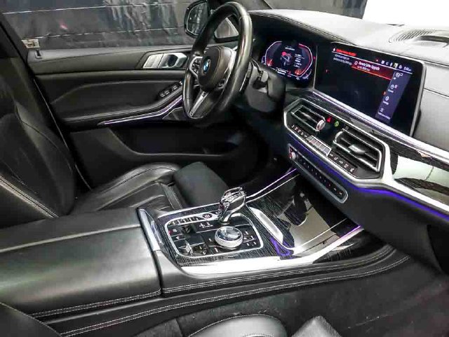 Used 2020 BMW X7 M50i AWD/4WD image 32