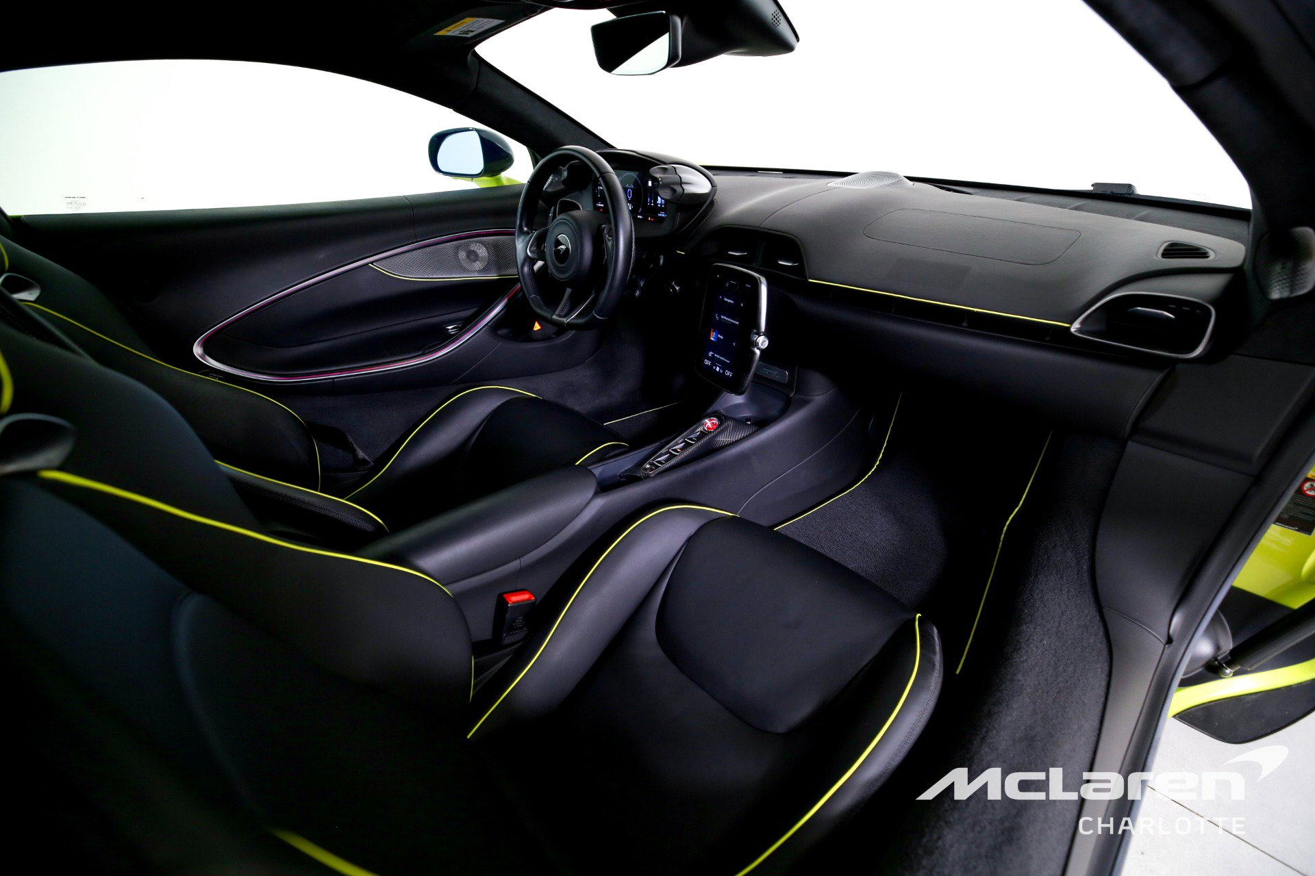 Used 2023 McLaren Artura image 29