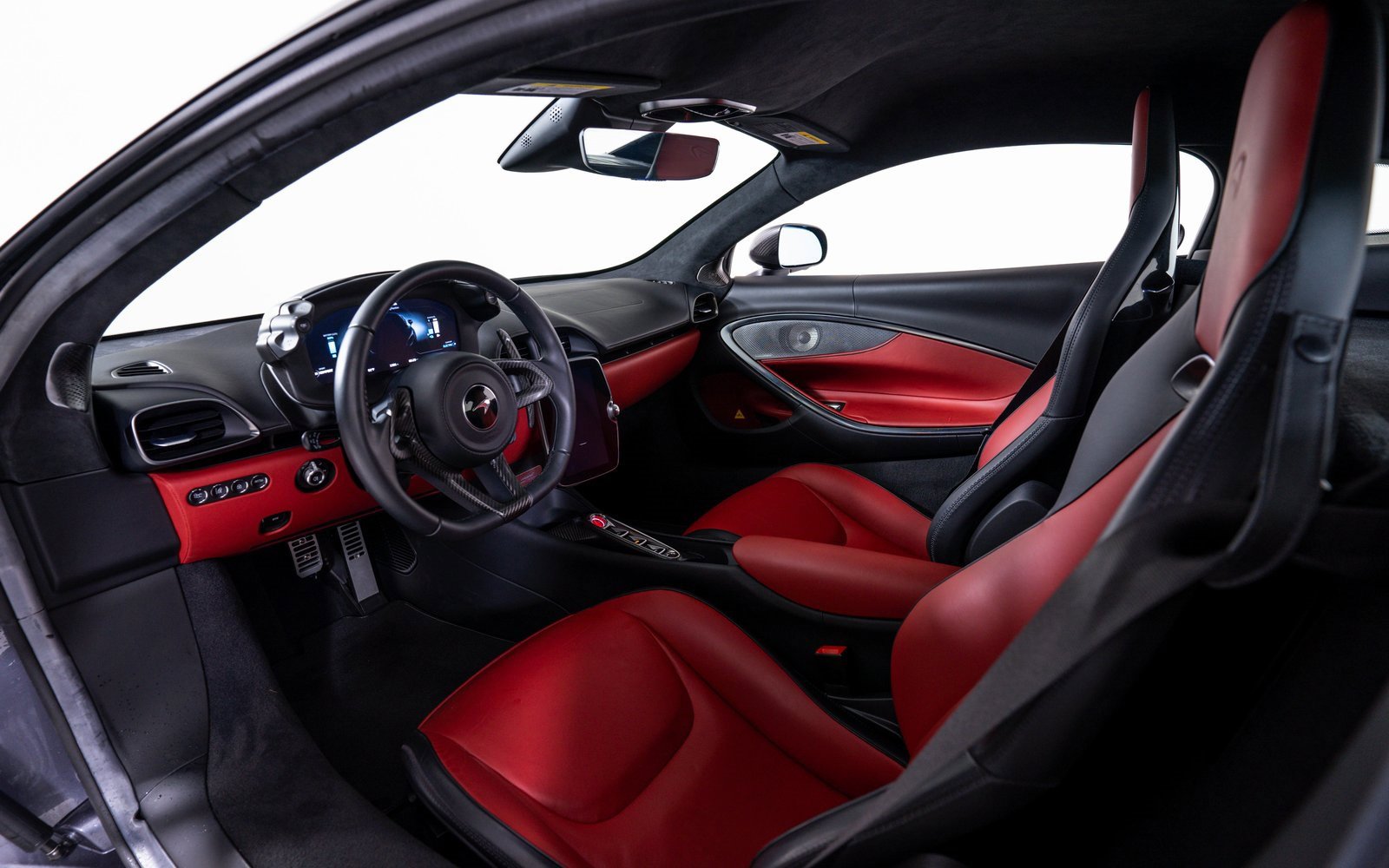 Used 2023 McLaren Artura image 16