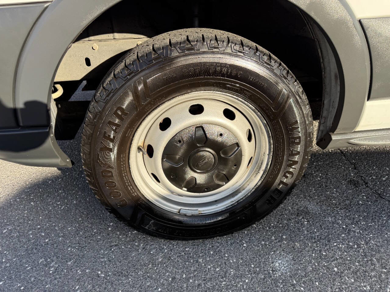 Used 2018 Ford Transit 250 130 Low Roof image 40