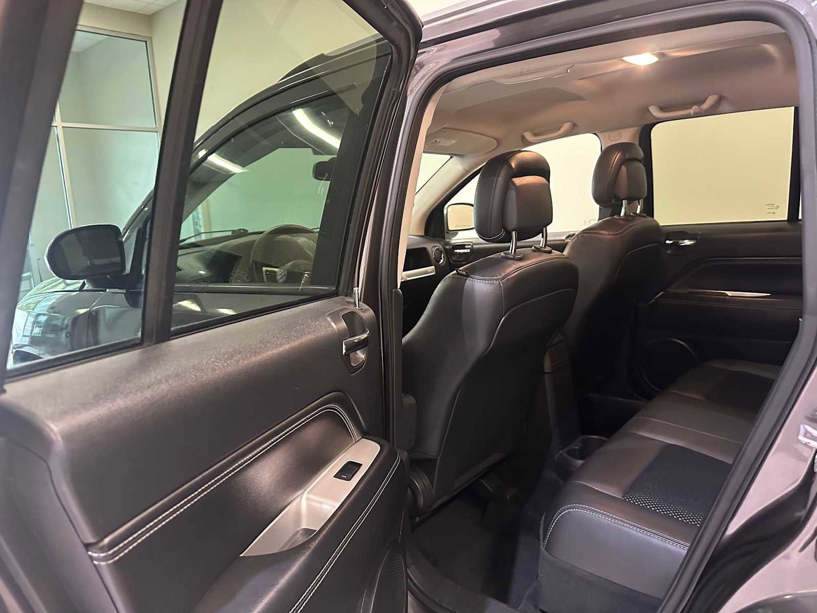Used 2016 Jeep Compass Latitude AWD/4WD image 22
