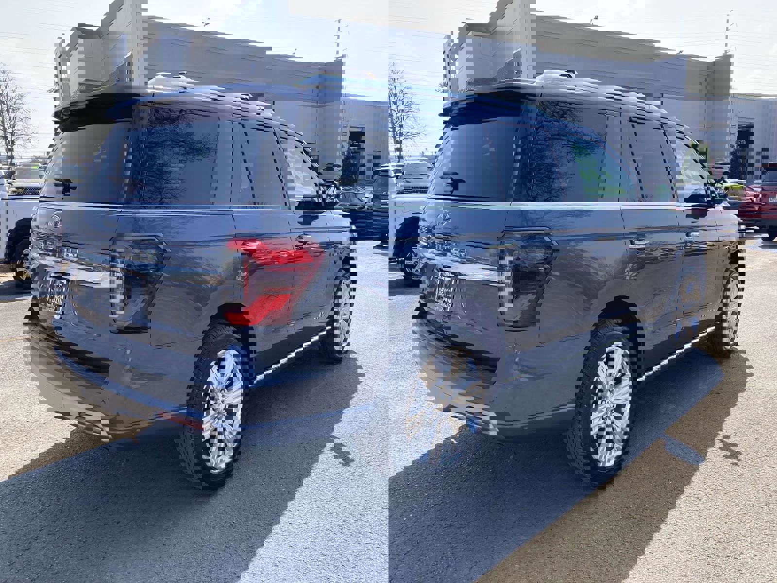 Used 2022 Ford Expedition Platinum RWD image 3