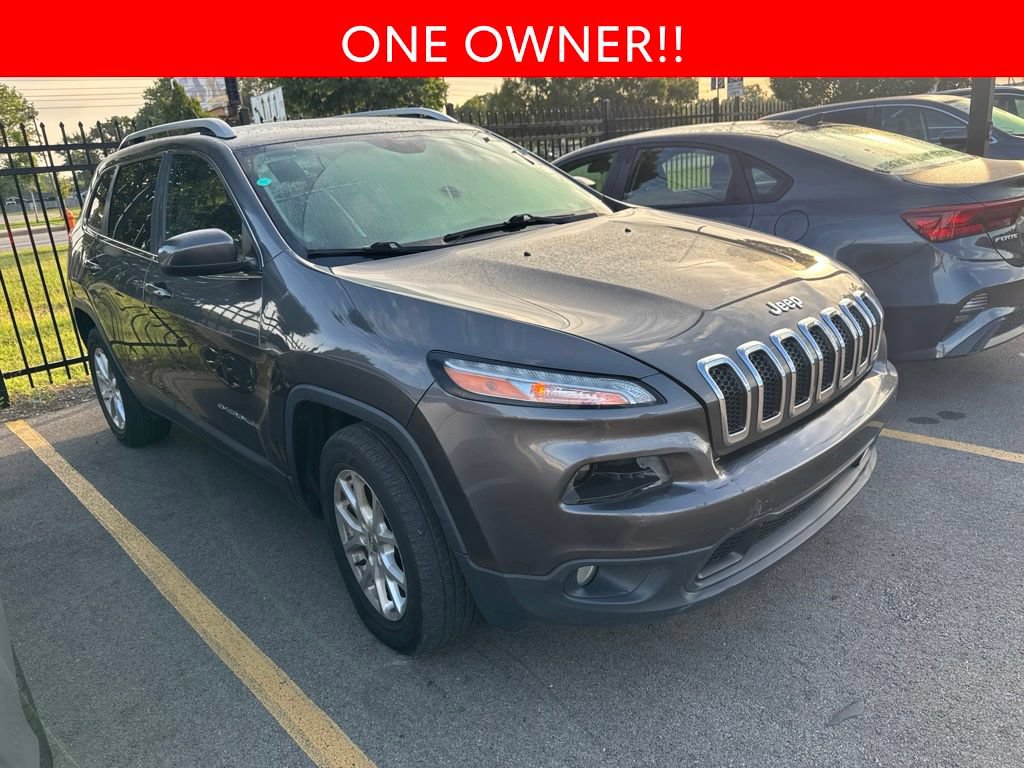 Used 2018 Jeep Cherokee Latitude Plus w/ Cold Weather Group AWD/4WD image 3