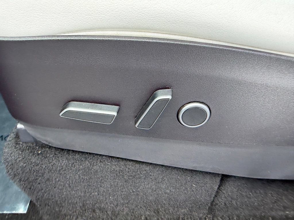 Used 2022 Tesla Model Y Performance AWD/4WD image 10