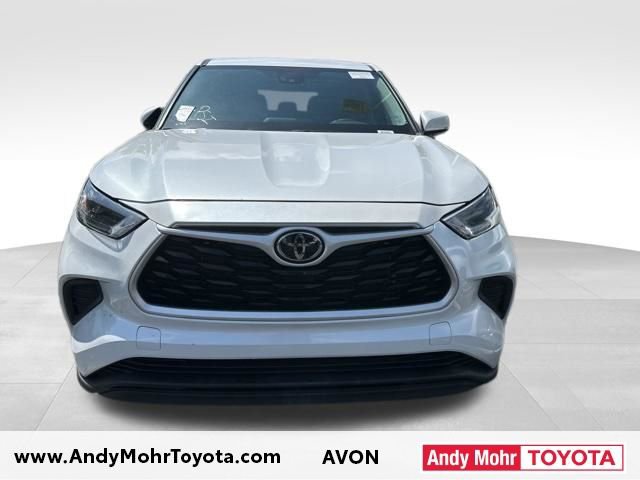 Used 2022 Toyota Highlander L FWD image 3