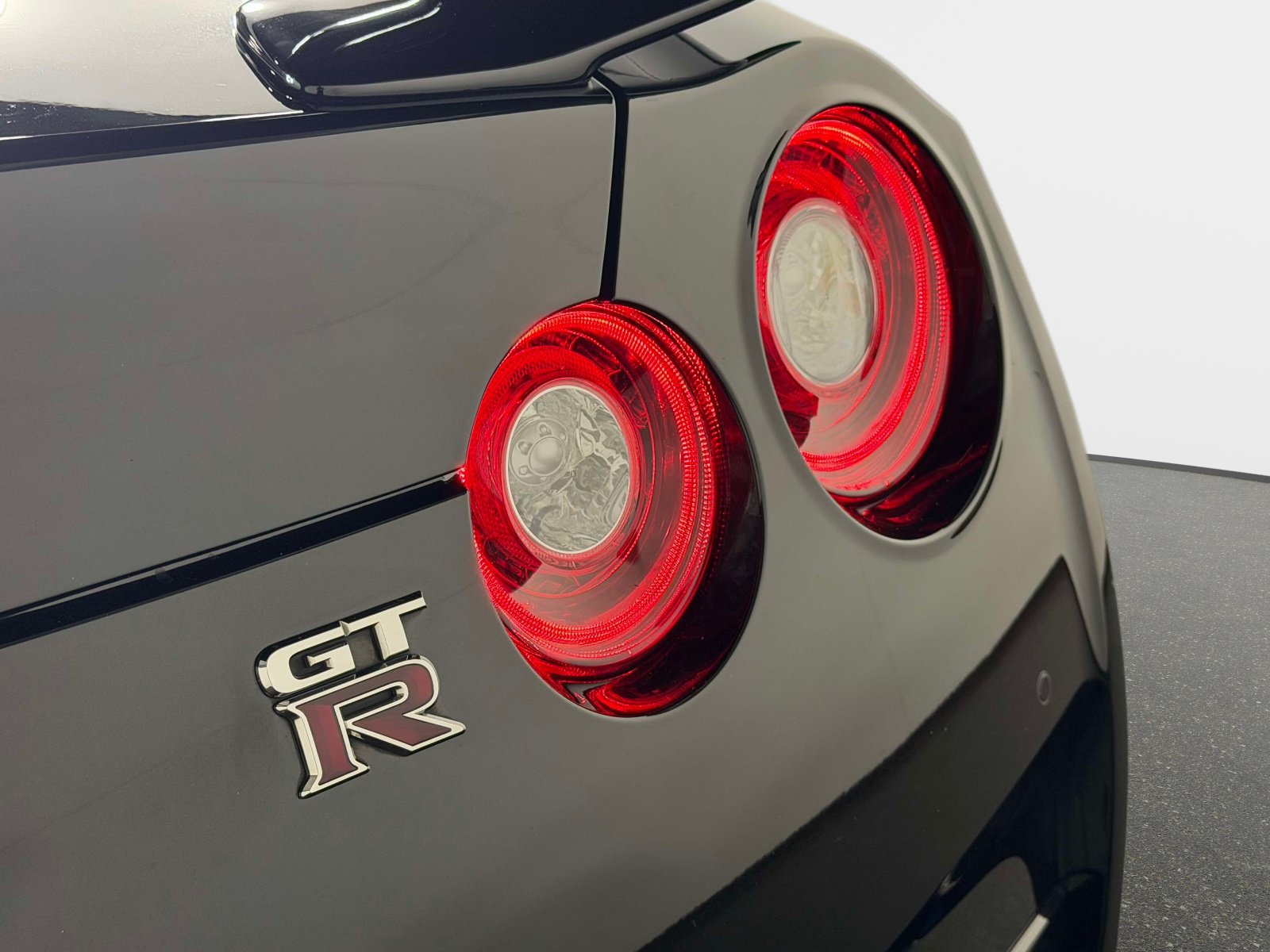 Used 2021 Nissan GT-R Premium AWD/4WD image 15