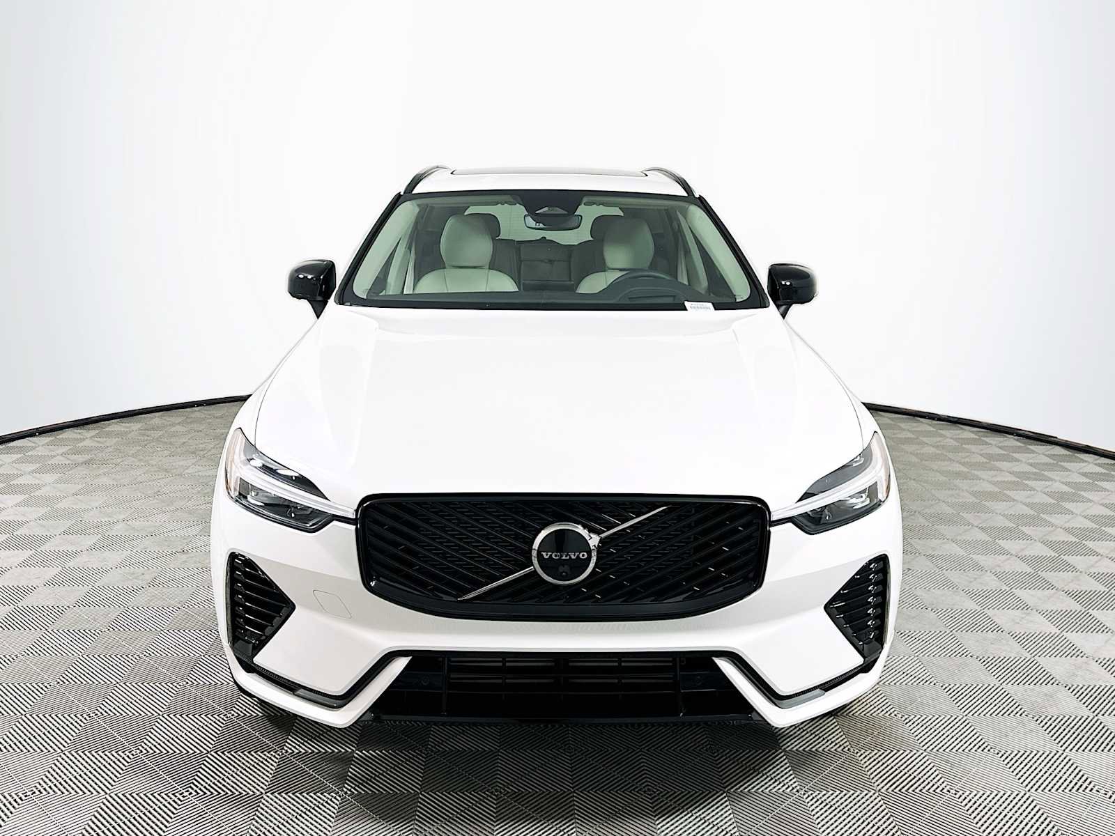 New 2026 Volvo XC60 T8 Ultra w/ Protection Package AWD/4WD image 2
