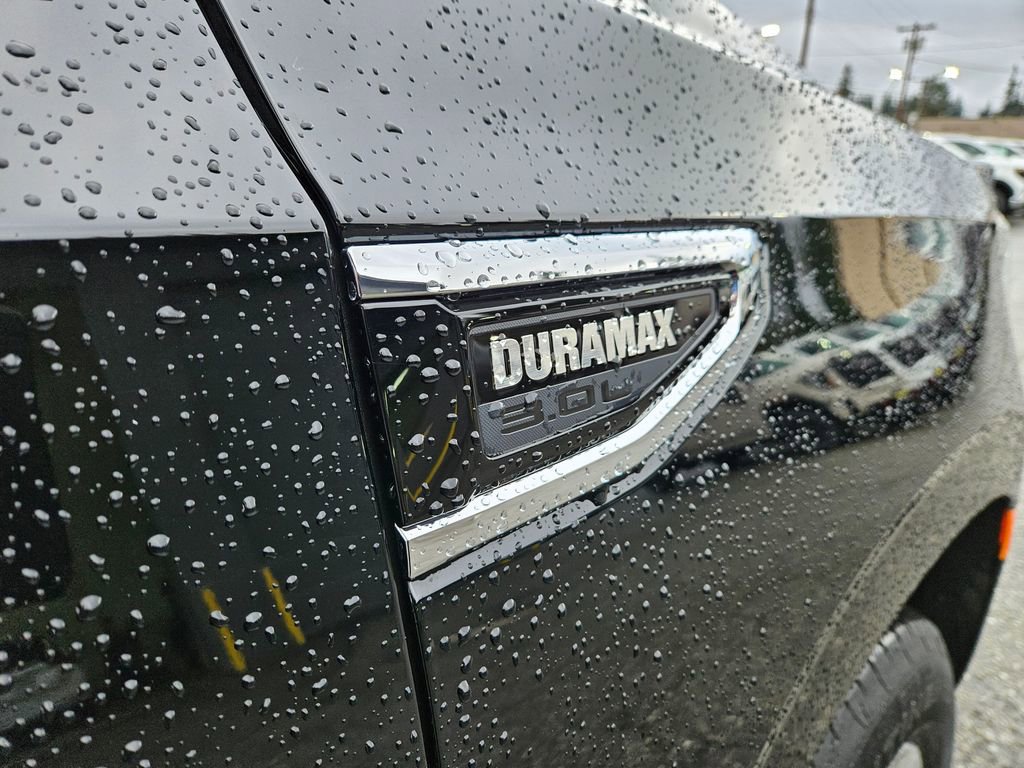 Used 2023 GMC Yukon SLT w/ SLT Premium Package image 9