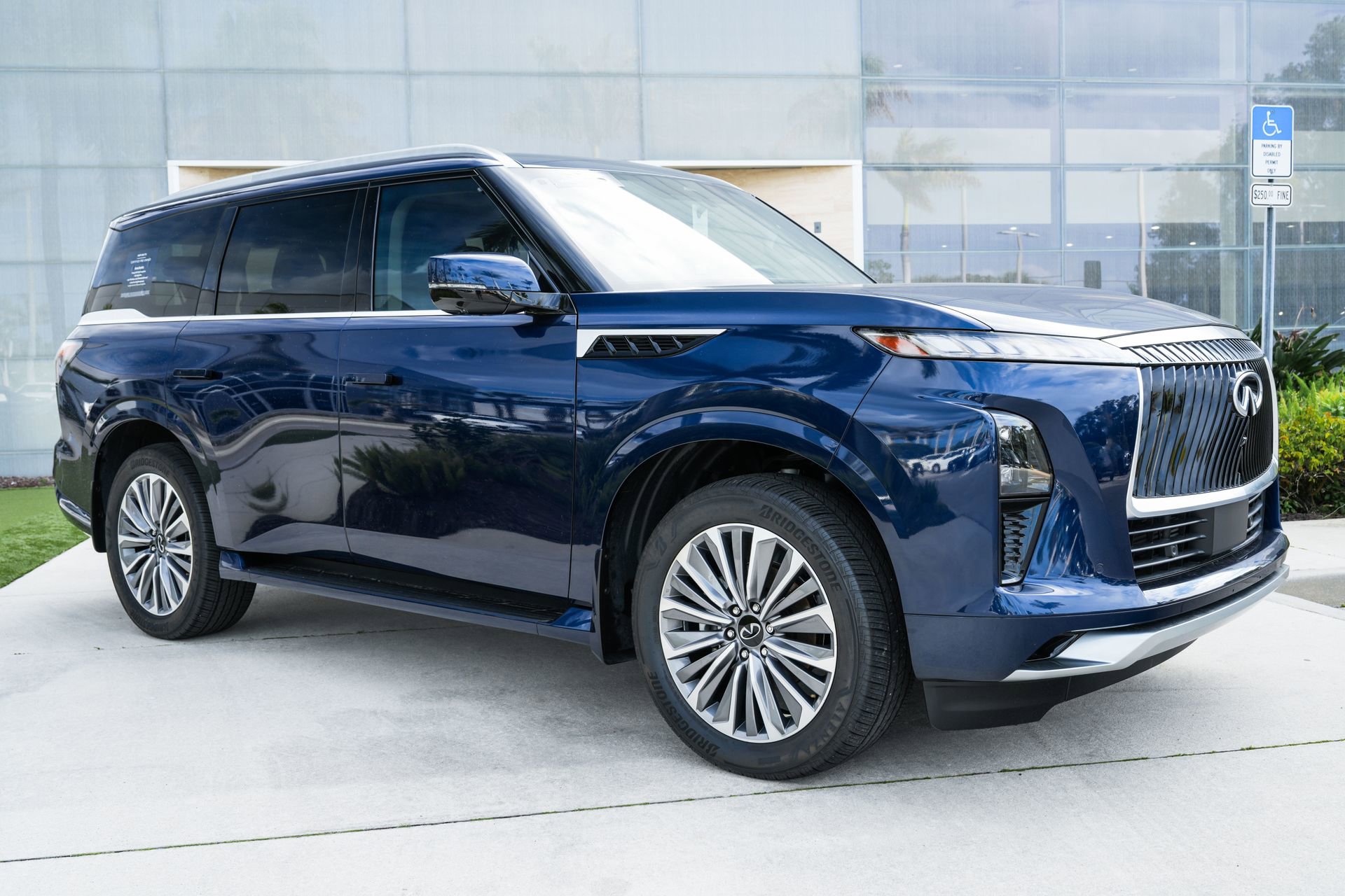 Certified 2026 INFINITI QX80 Luxe w/ Cargo Package AWD/4WD image 2
