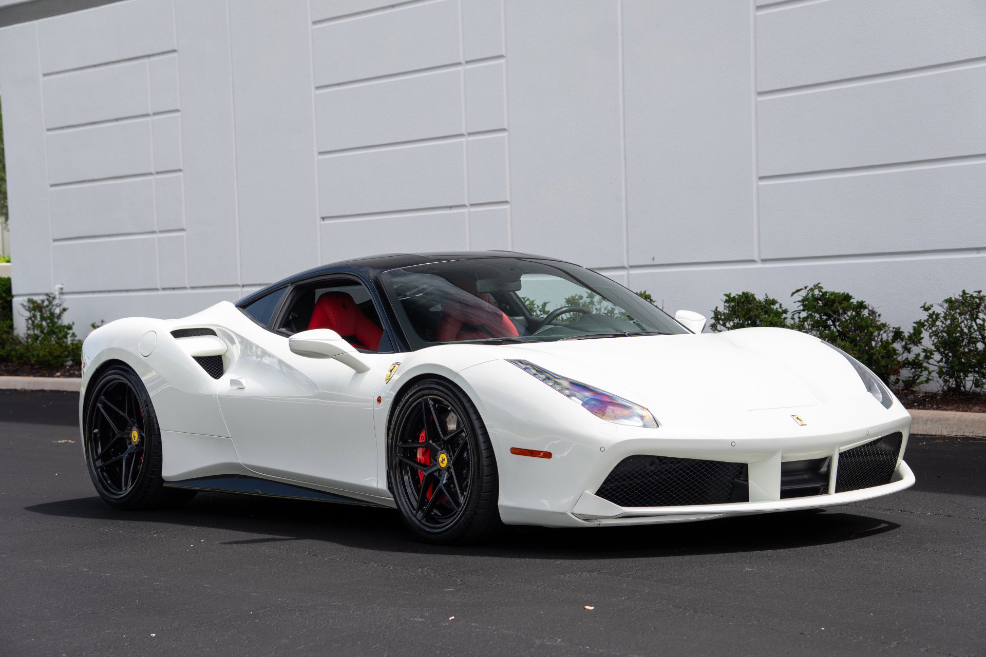 Used 2016 Ferrari 488 GTB RWD image 4