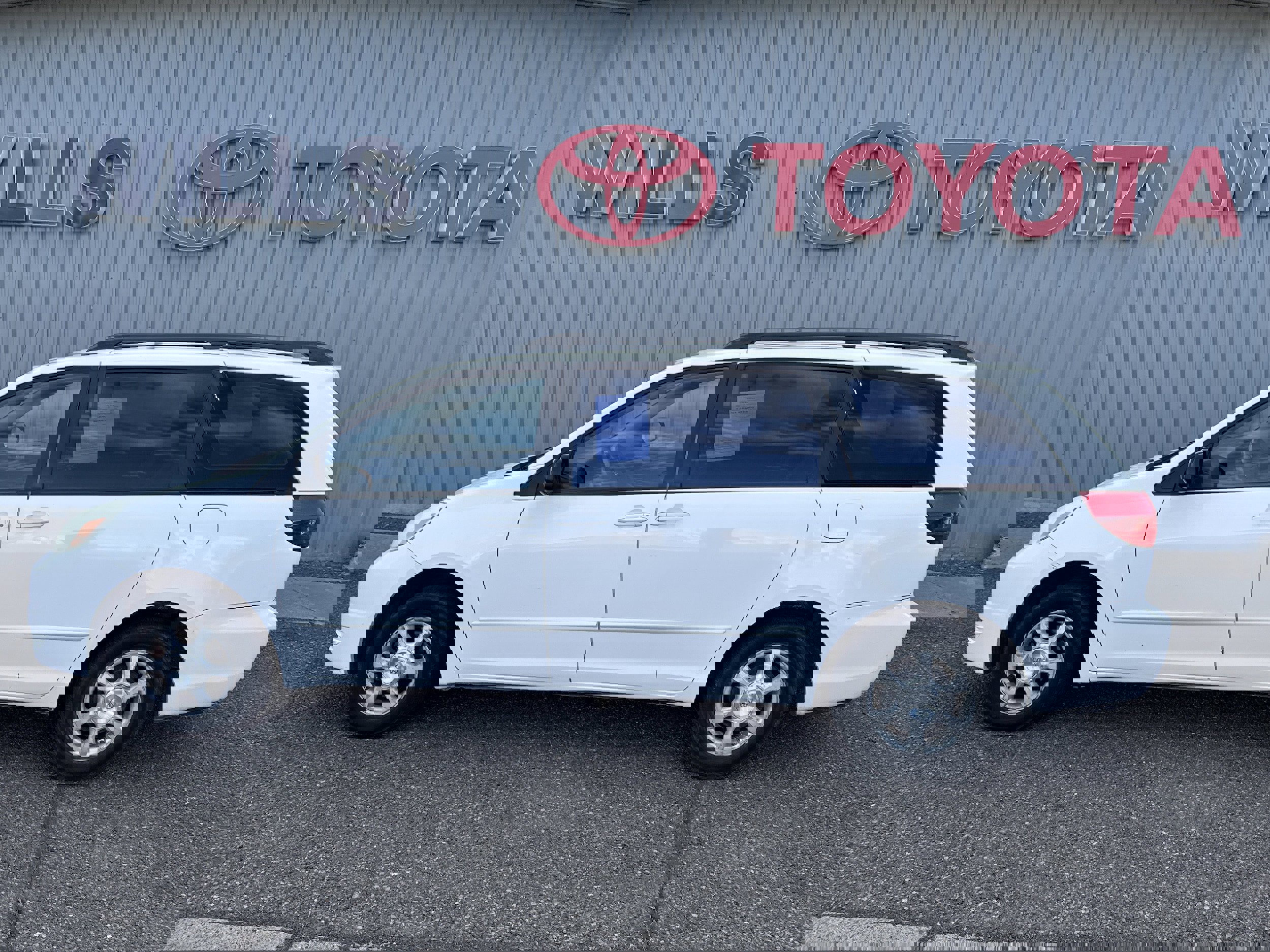 Used 2004 Toyota Sienna CE image 7