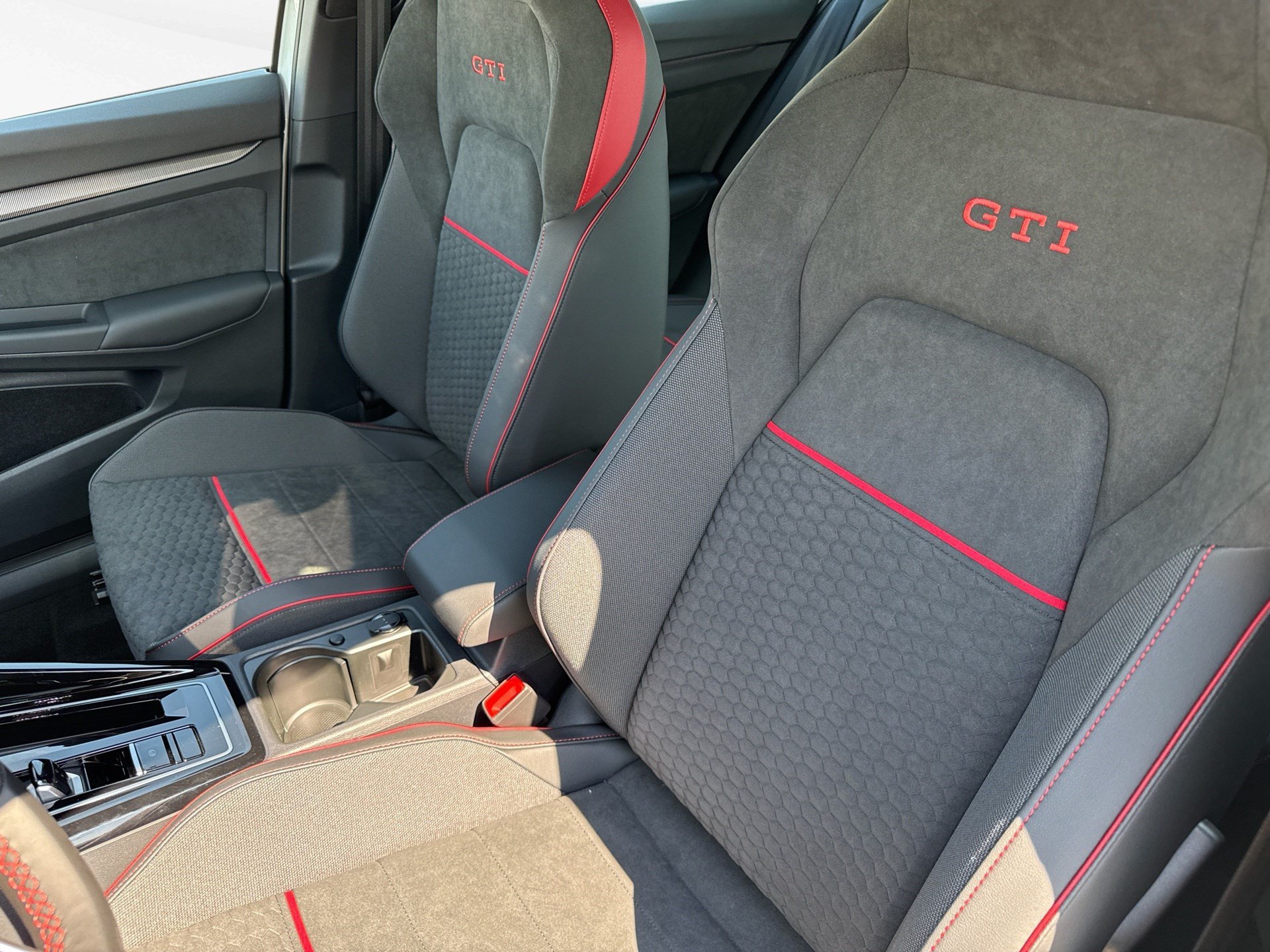 New 2026 Volkswagen GTI SE FWD image 14