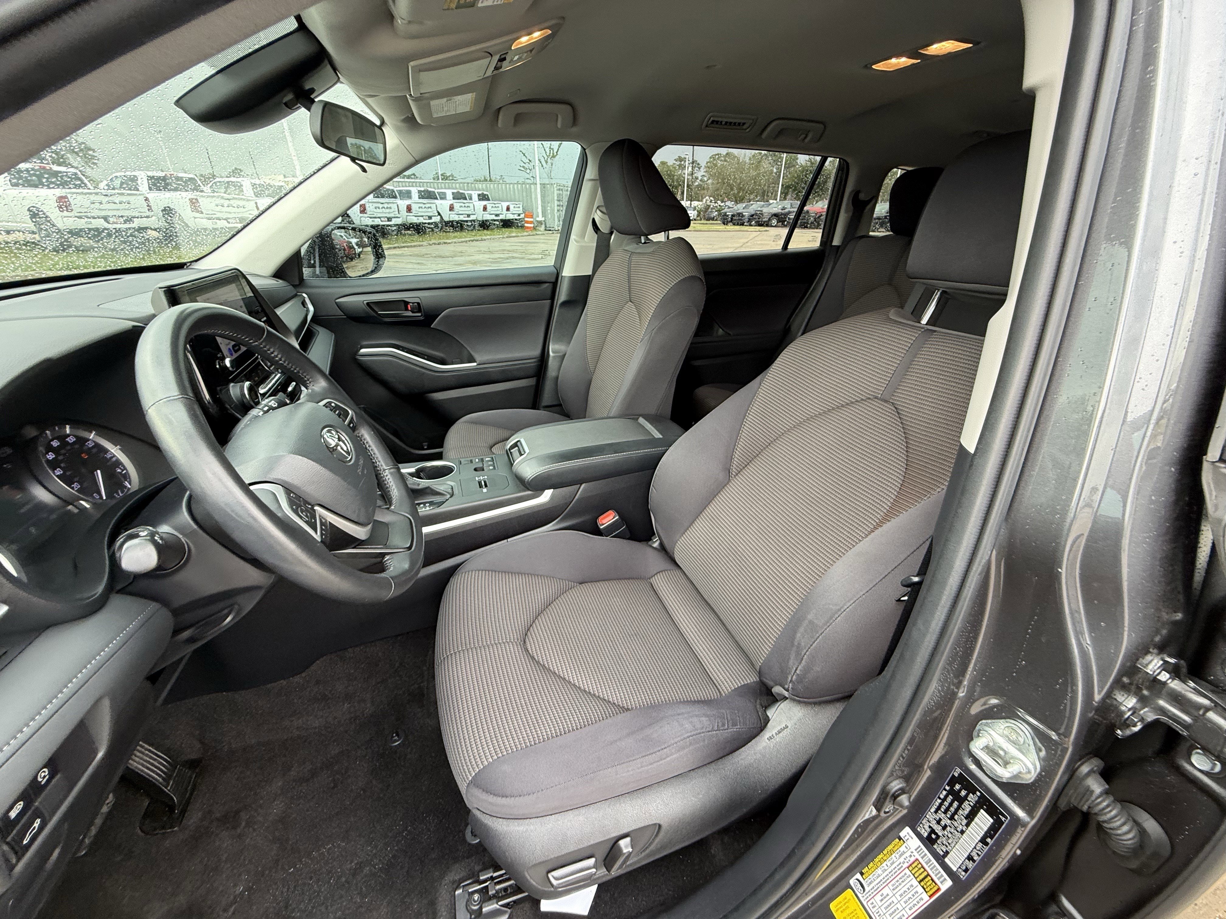 Used 2023 Toyota Highlander L image 28