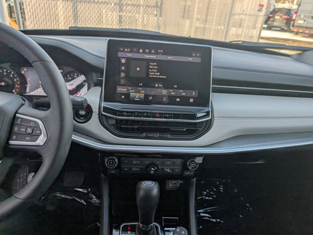 Used 2024 Jeep Compass Limited image 3