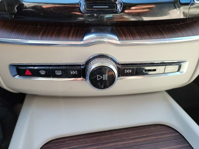 Used 2021 Volvo XC60 T5 Momentum AWD/4WD image 23