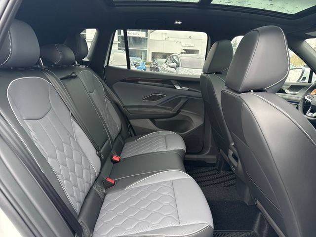 New 2026 Volkswagen Tiguan SEL R-Line AWD/4WD image 11