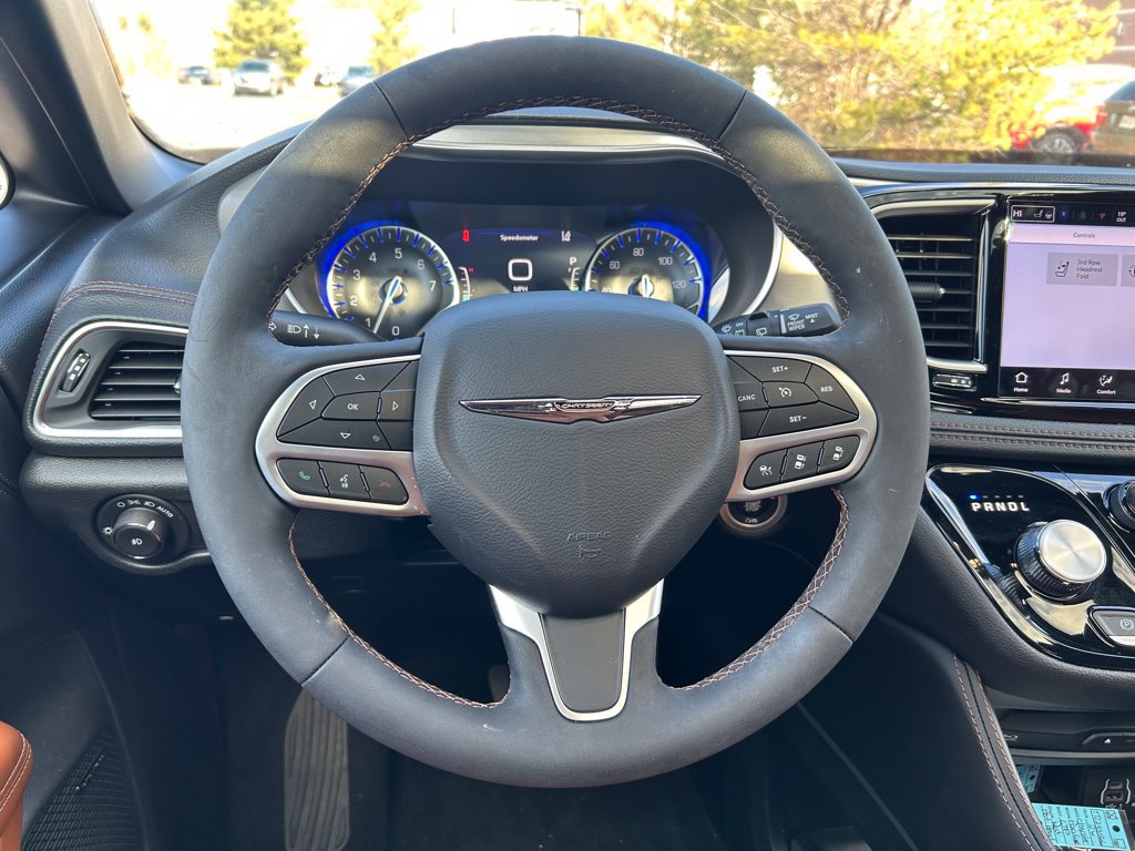New 2025 Chrysler Pacifica Pinnacle w/ Trailer Tow Group AWD/4WD image 10