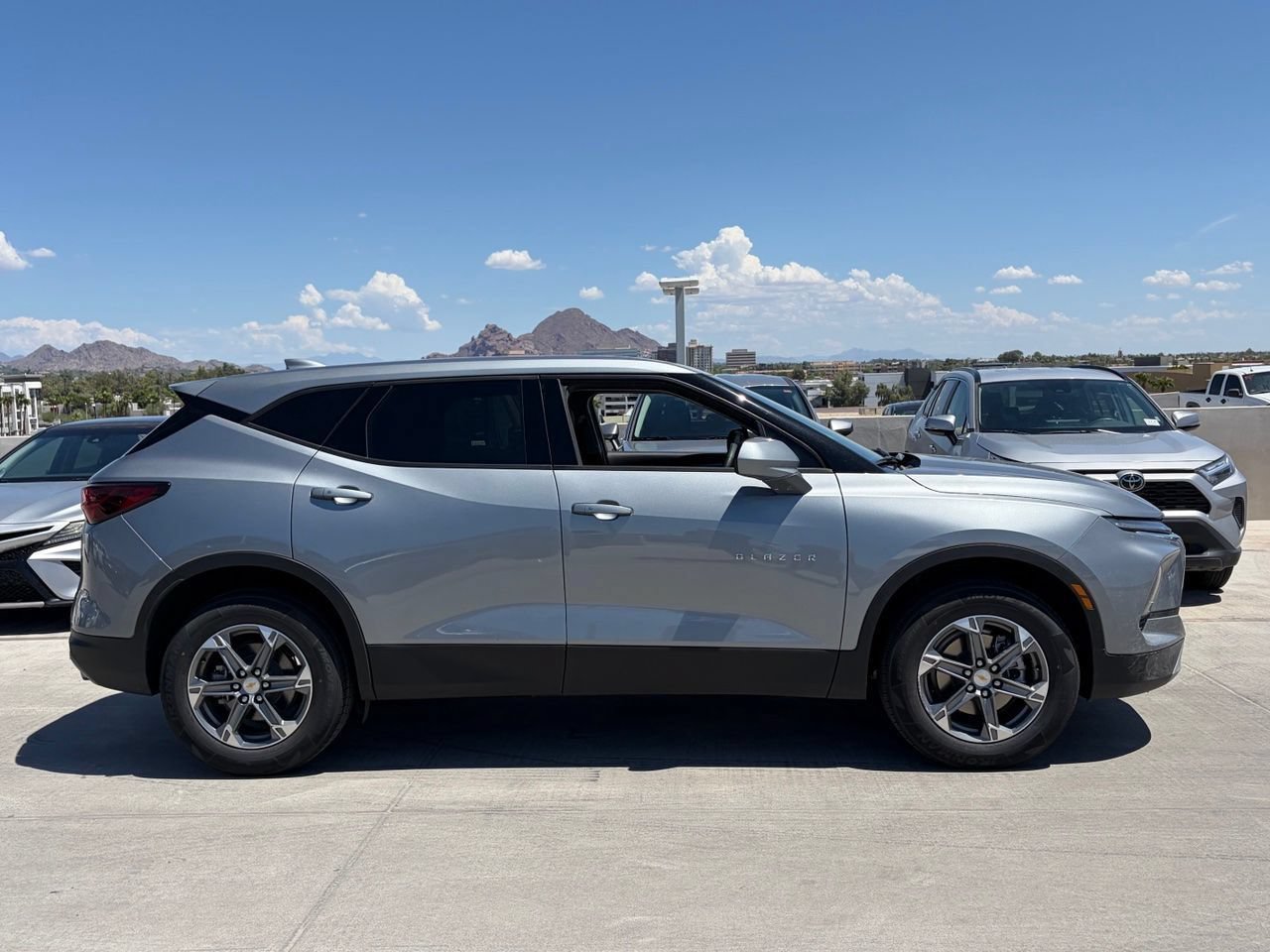 Used 2025 Chevrolet Blazer LT FWD image 3
