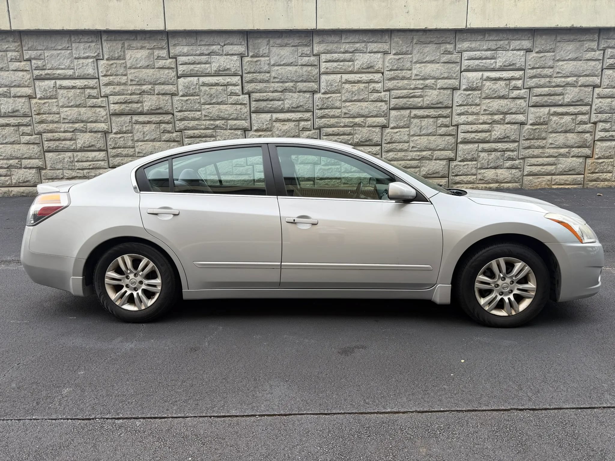 Used 2011 Nissan Altima 2.5 S w/ Special Edition Pkg FWD image 6
