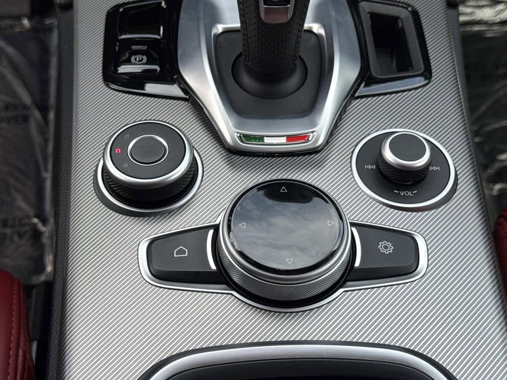 Used 2023 Alfa Romeo Stelvio Veloce image 17