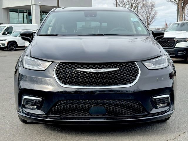 Used 2024 Chrysler Pacifica Touring-L image 15