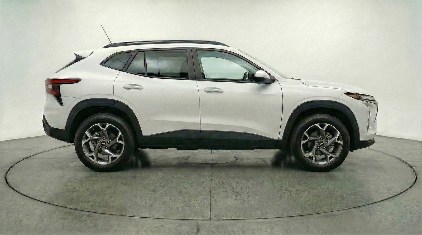 Used 2025 Chevrolet Trax LT w/ LT Convenience Package image 11