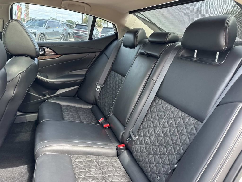 Used 2017 Nissan Maxima Platinum FWD image 16