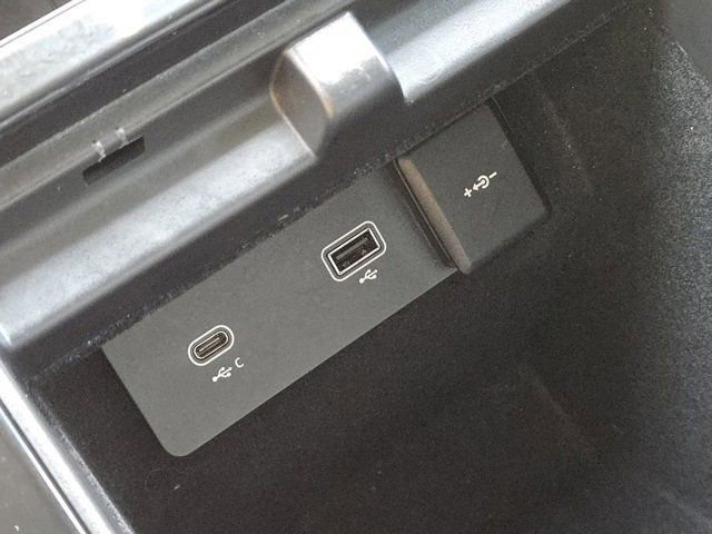 Used 2022 Land Rover Range Rover Evoque SE image 17