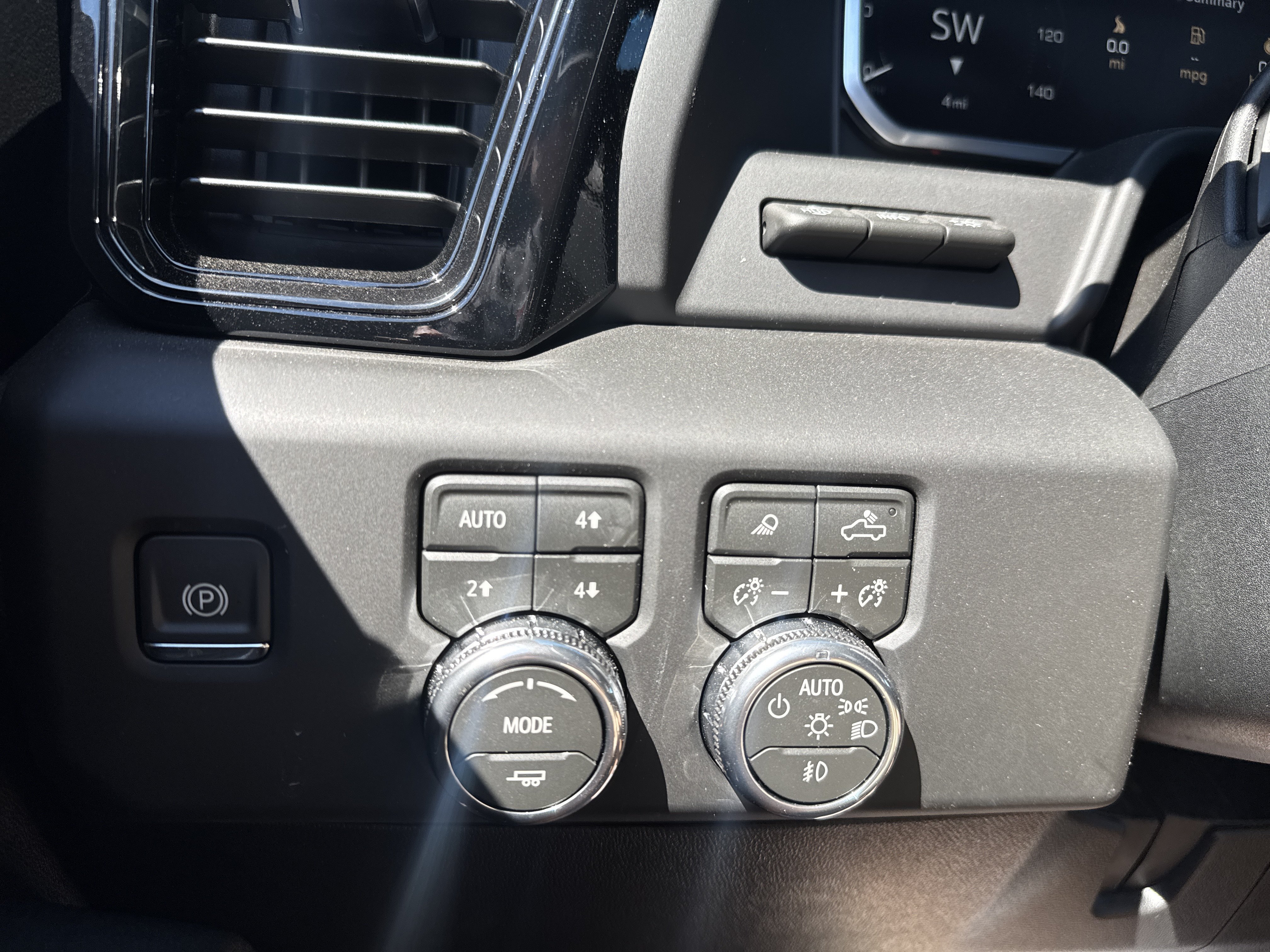 New 2026 GMC Sierra 2500 AT4 w/ AT4 Premium Plus Package AWD/4WD image 31
