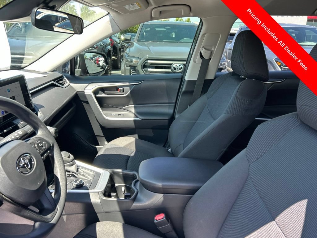Used 2025 Toyota RAV4 LE AWD/4WD image 2