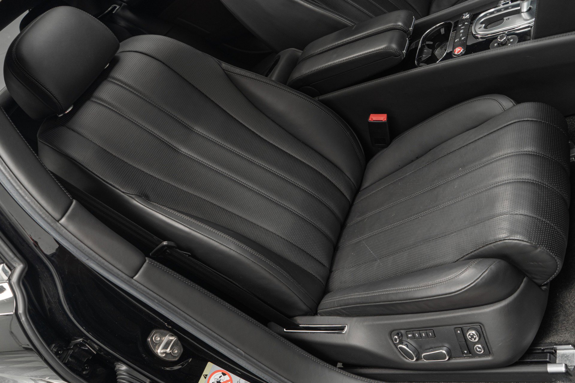 Used 2015 Bentley Flying Spur W12 image 25