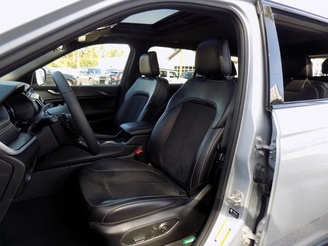 New 2024 Jeep Grand Cherokee L Altitude AWD/4WD image 19