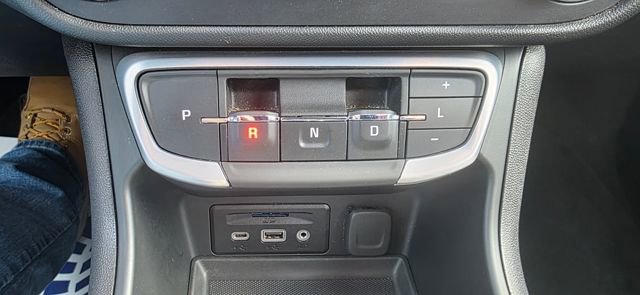 Used 2024 GMC Terrain SLT image 23