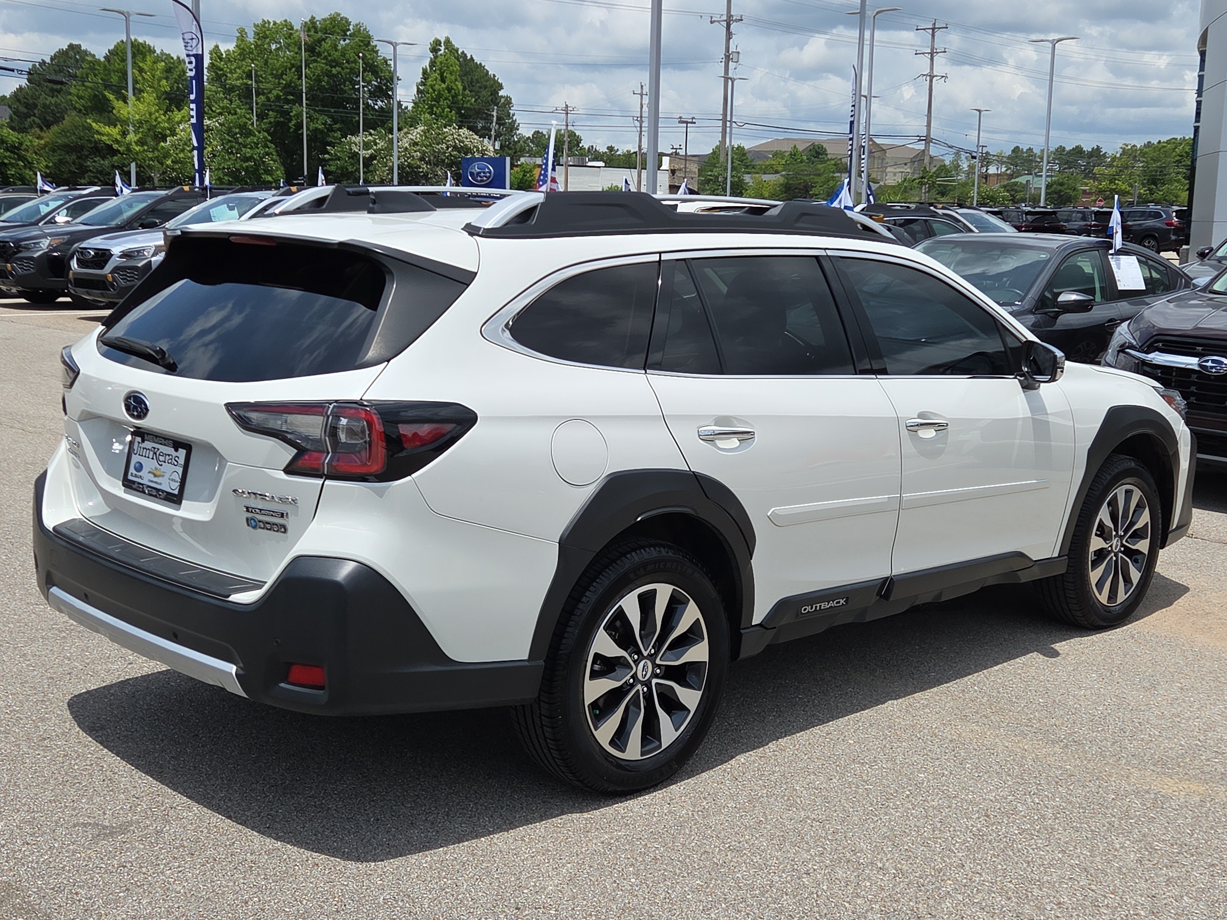 Used 2023 Subaru Outback Touring AWD/4WD image 3