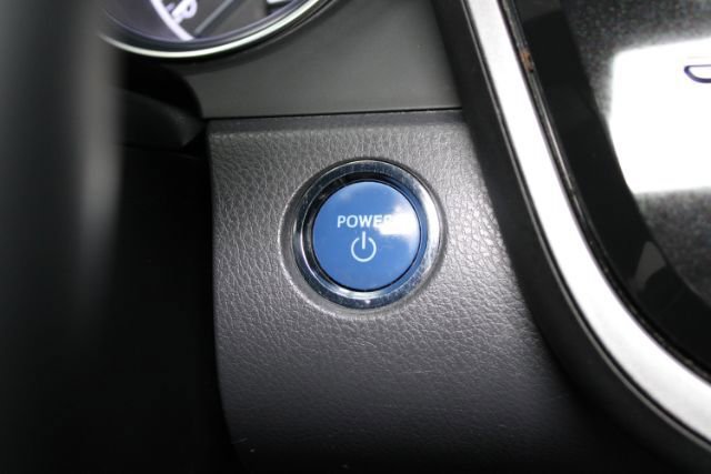 Used 2019 Toyota Camry XLE FWD image 17