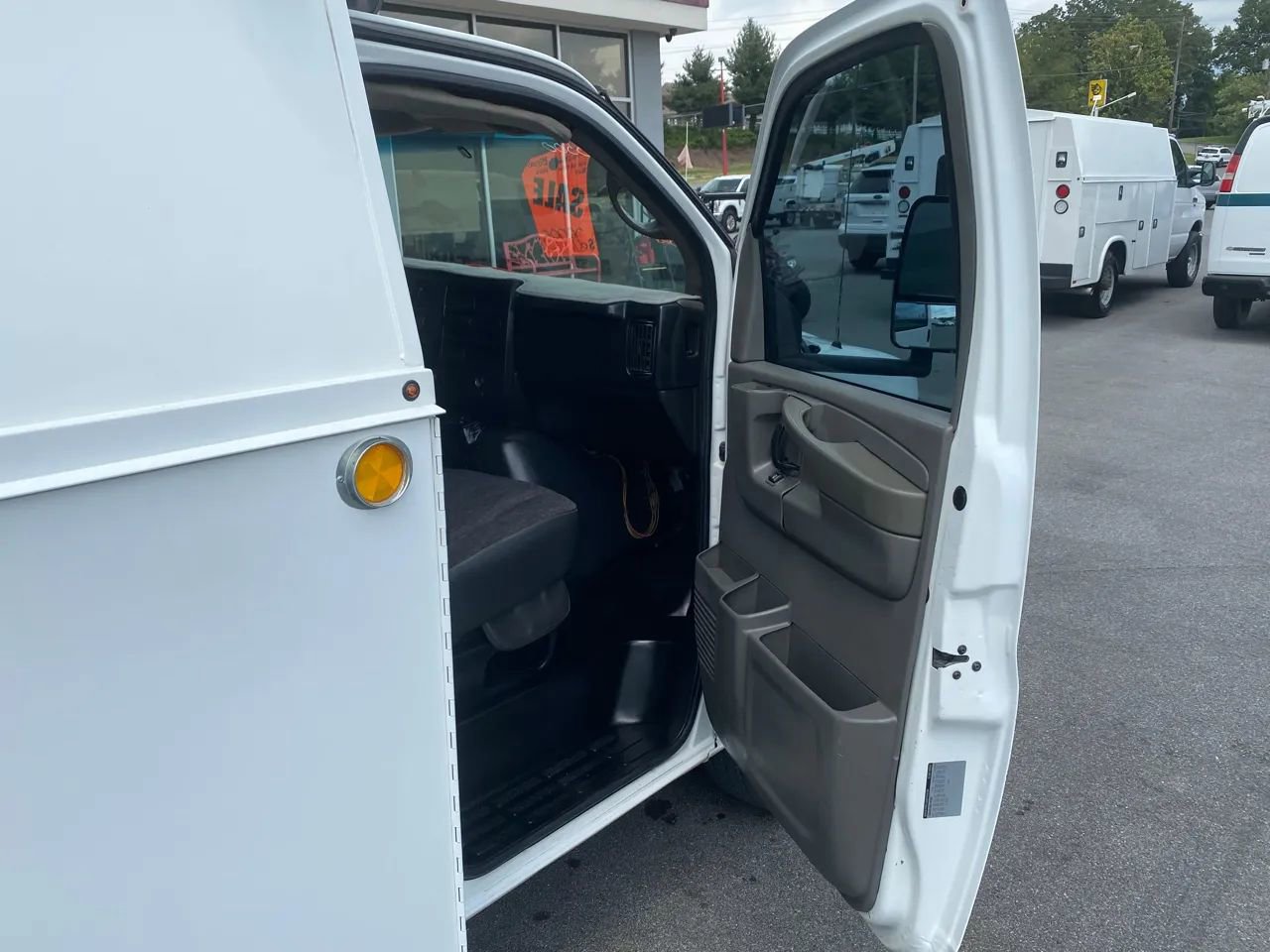 Used 2008 Chevrolet Express 3500 image 18