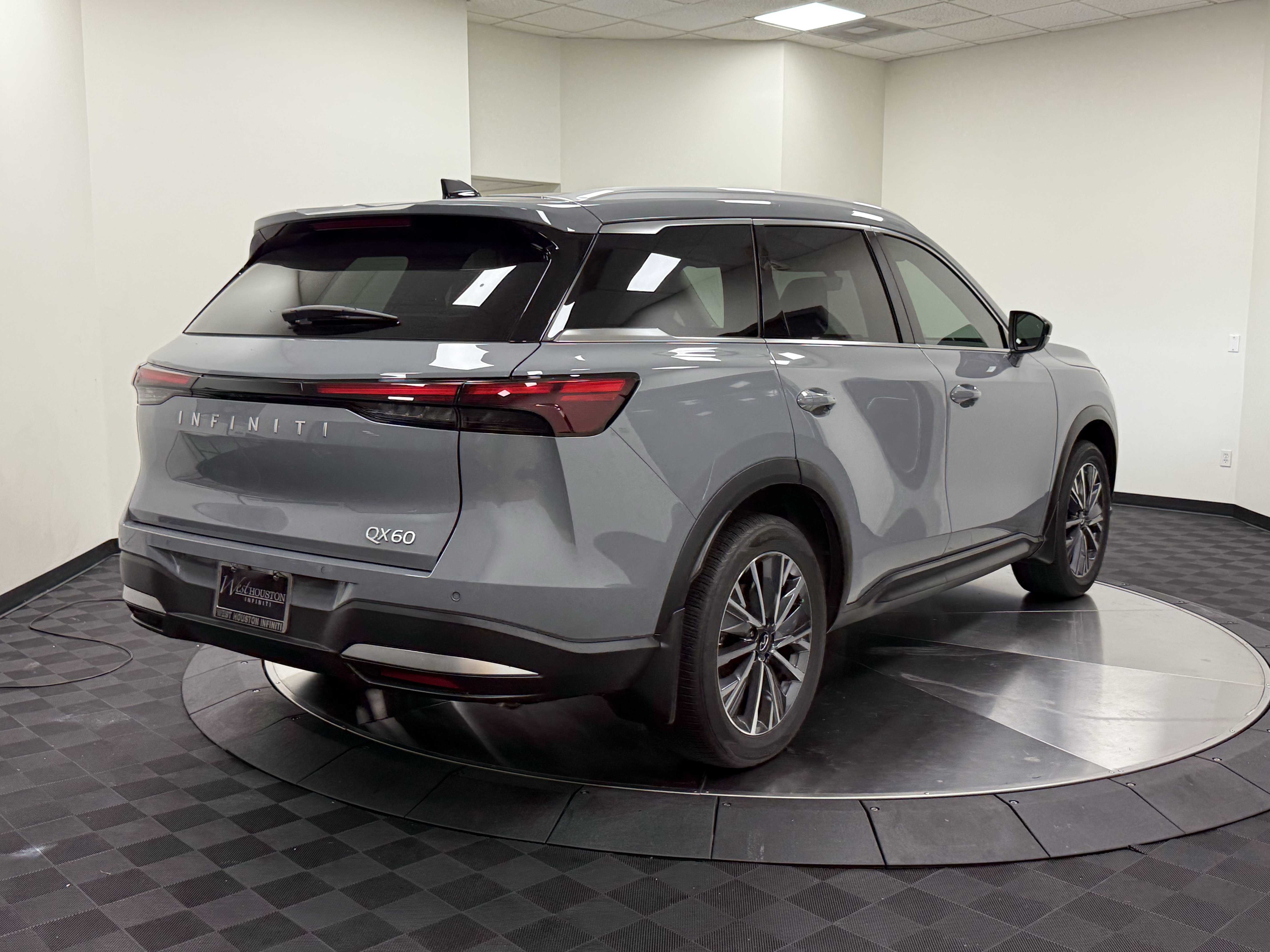 Certified 2027 INFINITI QX60 Luxe w/ Cargo Package FWD image 8