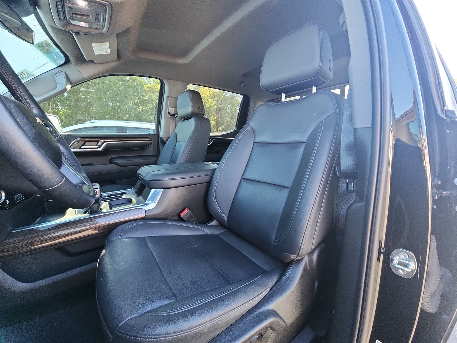 Used 2023 Chevrolet Silverado 1500 LT AWD/4WD image 18