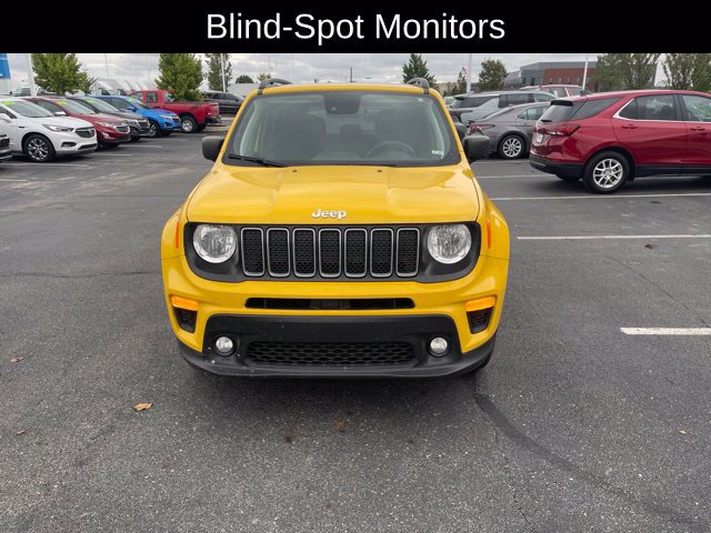 Used 2023 Jeep Renegade Latitude w/ Sun & Fun Group AWD/4WD image 3