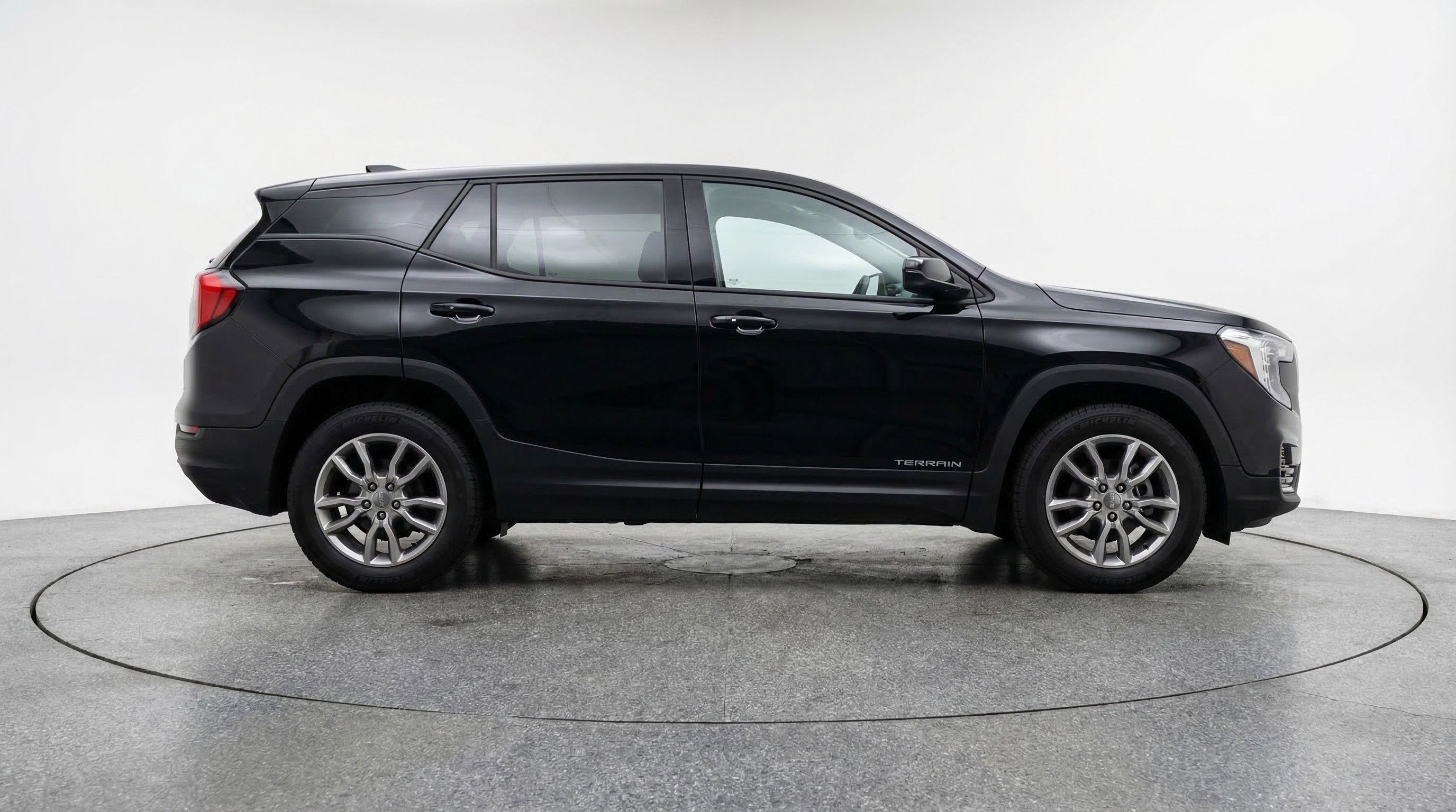 Used 2024 GMC Terrain SLT image 11