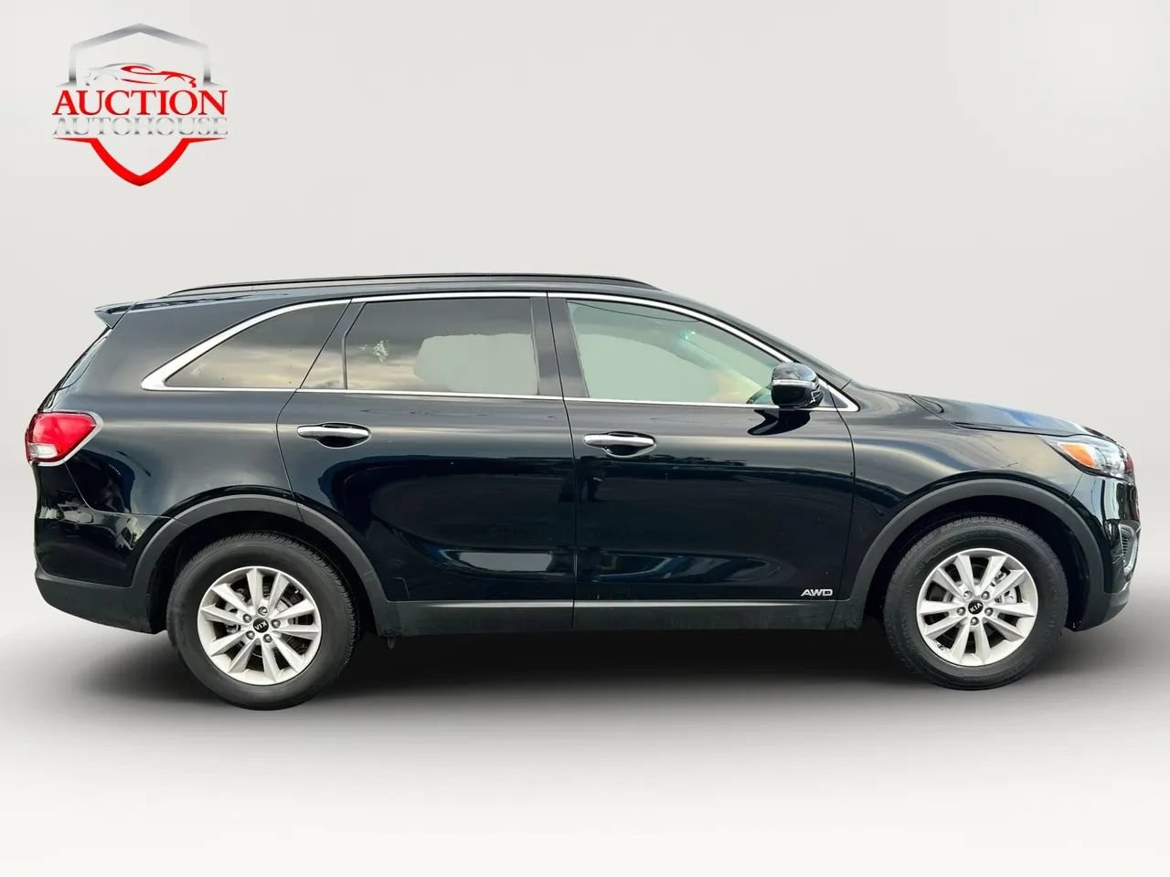 Used 2017 Kia Sorento AWD image 4