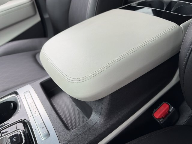 Certified 2024 Kia Carnival EX FWD image 31
